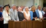 Goście spotkania podczas Eucharystii: Ewa Barańska-Jamrozik, Attila Jamrozik, wiceprezes Białego Kruka Jolanta Sosnowska, były Dyrektor Muzeum AK w Krakowie Adam Rąpalski, dr Ewa Marcinkiewicz oraz główny ekonomista SKOK Janusz Szewczak.