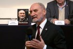 Antoni Macierewicz podczas premiery swojej biografii pt. "Macierewicz. Człowiek do zadań niemożliwych". Fot. Biały Kruk