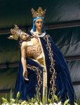 Cudowna figura Matki Bożej Bolesnej z kościoła Nawiedzenia Najświętszej Maryi Panny w Hałcnowie (dzielnica Bielska-Białej). Rzeźba, nazywana Beskidzką Pietą, ustawiona była na ołtarzu podczas obchodów 10. rocznicy pobytu papieża Jana Pawła II w Skoczowie, w maju 2005 r.