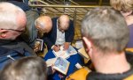 prof. Wojciech Roszkowski rozdaje autografy