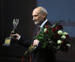  Antoni Macierewicz z Nagrodą im. Kazimierza Odnowiciela „Patriota Roku 2016”.