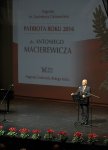  Ze sceny Opery Krakowskiej przemawia laureat Nagrody im. Kazimierza Odnowiciela „Patriota Roku 2016” Antoni Macierewicz.