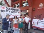 Protest w obronie polskiej szkoły przed Małopolskim Kuratorium Oświaty. fot. Agnieszka Drozd/Biały Kruk