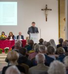 Przemawia ks. prof. Janusz Królikowski. Od lewej: dr Jolanta Hajdasz, Jolanta Sosnowska, prof. Wojciech Roszkowski.