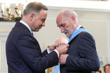 Order Orła Białego w godnych rękach. Antoni Macierewicz odznaczony najwyższym odznaczeniem państwowym RP!