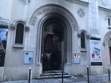 Pożar kościoła Saint-Martin-des-Champs w Paryżu; wzrost agresji wobec katolickich miejsc kultu we Francji