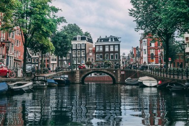 Amsterdam zakazuje budowy nowych hoteli, aby walczyć z nadmierną turystyką