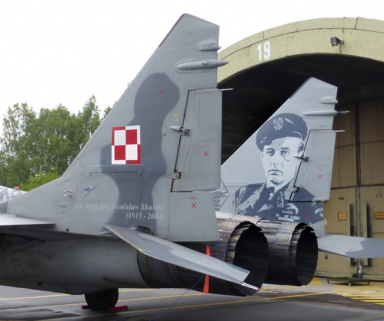 Portret Stanisława Skalskiego namalowany na samolocie myśliwskim MiG-29 z 22. Bazy Lotnictwa Taktycznego w Malborku. Fot. Wikipedia