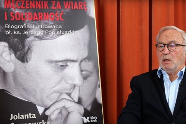 Adam Bujak: „Fotografowałem ziemię sypaną na Jego grób”. Męczeństwo i świętość ks. Jerzego Popiełuszki