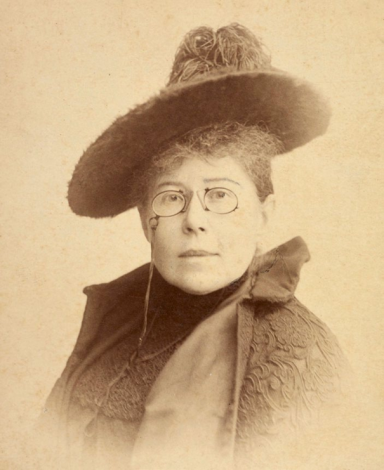 Maria Konopnicka (1842–1910), poetka, pisarka, publicystka, działaczka społeczna. Na przełomie XIX i XX w. uznawana była powszechnie za jedną z najwybitniejszych żyjących postaci polskiej kultury.