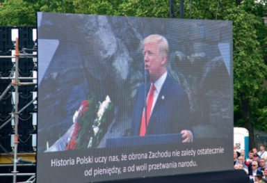 W prezydenckim przemówieniu znalazło się wiele odniesień do historii Polski i Polaków. Donald Trump podkreślał umiłowanie wolności i wielką chęć przetrwania naszego narodu. Fot. Adam Sosnowski.