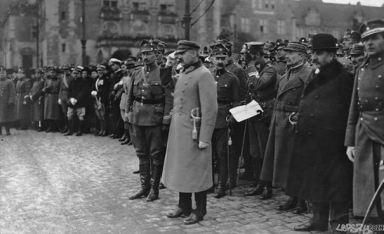 Naczelnik Państwa Józef Piłsudski w Poznaniu 27 października 1919 r.; na lewo od niego gen. Józef Dowbor-Muśnicki. Fot. z miesięcznika WPiS.