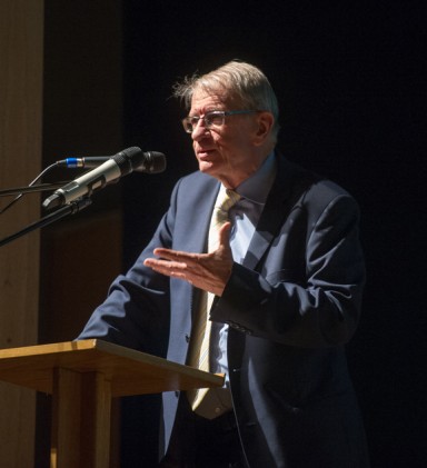 Prof. Wojciech Roszkowski podzielił się ze słuchaczami refleksją na temat swojej pracy nad „Światem Chrystusa”.