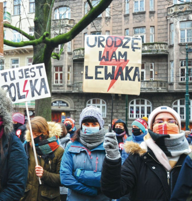 Przez ostatnie lata nie postawiono żadnej poważnej tamy antyewangelicznym przekazom związanym z ideologią gender, kt&oacute;ra dzięki temu mogła się coraz bardziej panoszyć i zdobywać rząd dusz, o czym świadczy choćby ta demonstracja młodych kobiet. Fot. Adam Wojnar