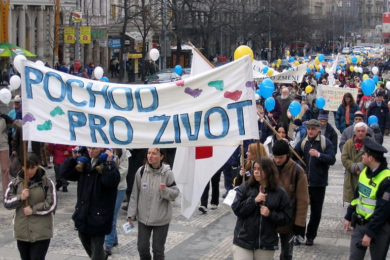 Jeden z pierwszych pochodów w obronie życia w Czechach. Rok 2006  Fot.: já/ Wikimedia Commons