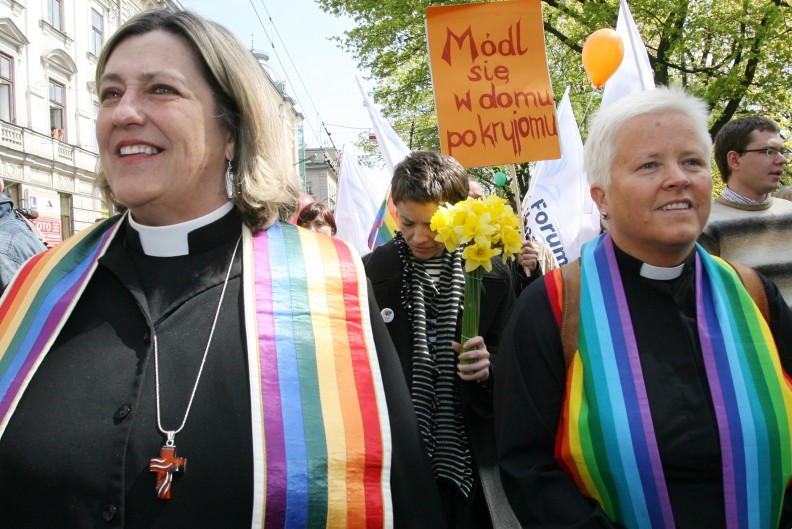 Głównym celem ataków środowiska LGBT jest Kościół katolicki, który opierając się na słowach Biblii nie ugina się pod dyktatem ideologii gender. Fot. z książki 