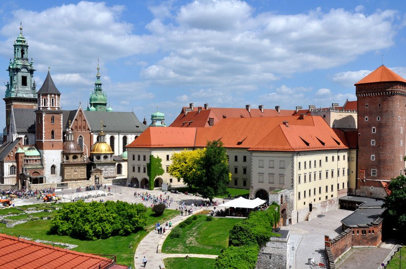 Wzgórze Wawelskie z katedrą i zamkiem. Fot.: FotoCavallo/Wiki Commons/CC 3.0