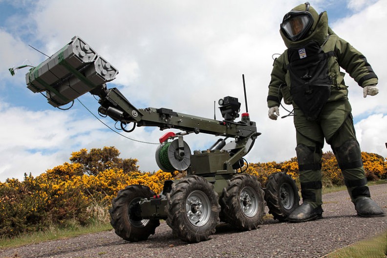 Wiele wskazuje na to, że rozpoczął się trzeci światowy wyścig zbrojeń. Tym razem przedmiotem siły na być sztuczna inteligencja.    Fot.: Irish Defence Forces/2.0 Generic/Wikimedia Commons