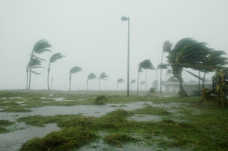 Trwa ewakuacja mieszkańców Florydy przed nadchodzącym huraganem Irma.        Fot.: U.S. Navy photo by Jim Brooks/Wikimedia Commons