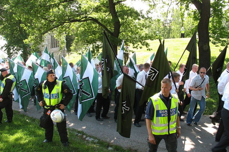 Członkowie Nordyckiego Ruchu Oporu neonazistowskiej grupy w Szwecji.   Fot.:Peter Isotalo/Wikimedia Commons