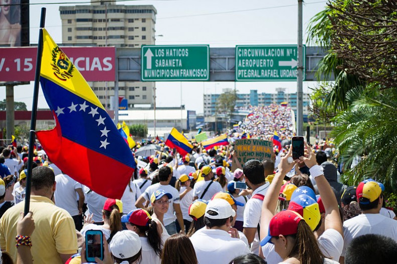 Protesty Wenezuelczyków żądających ustąpienia ze stanowiska prezydenta Nicolasa Maduro.   Fot.:María Alejandra Mora/3.0 Unported/Wikimedia commons