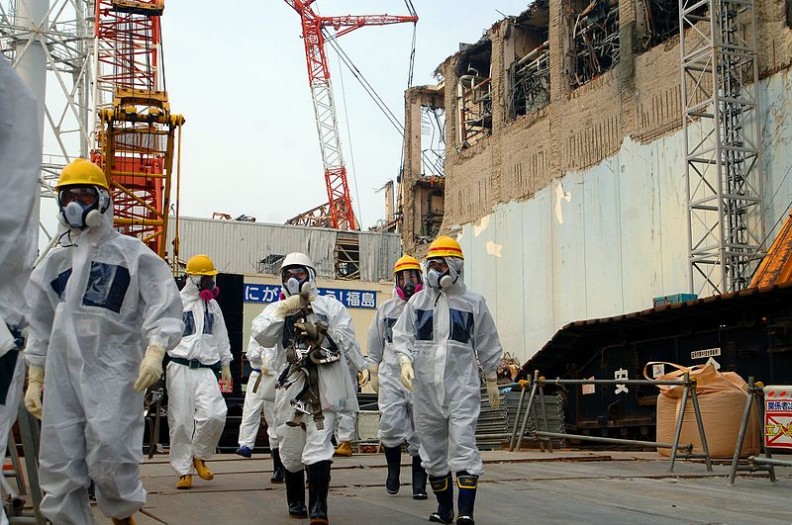 11 marca 2011 roku z powodu silnego trzęsienia ziemi i towarzyszącemu mu tsunami doszło do awarii reaktorów Elektrowni Atomowej Fukushima nr 1.   Fot.: IAEA Imagebank/2.0/Wikimedia commons