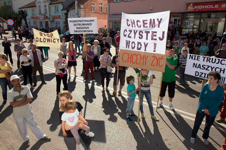 Demonstracja zorganizowana przez Komitet na rzecz Ochrony Środowiska i Zdrowia Mieszkańców miasta Korsze. Fot. Komitet na rzecz Ochrony Środowiska i Zdrowia Mieszkańców miasta Korsze.