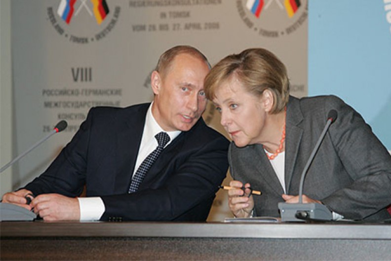 Prezydent Rosji Władymir Putin i kanclerz Niemiec Angela Merkel. Źródło: Wikipedia