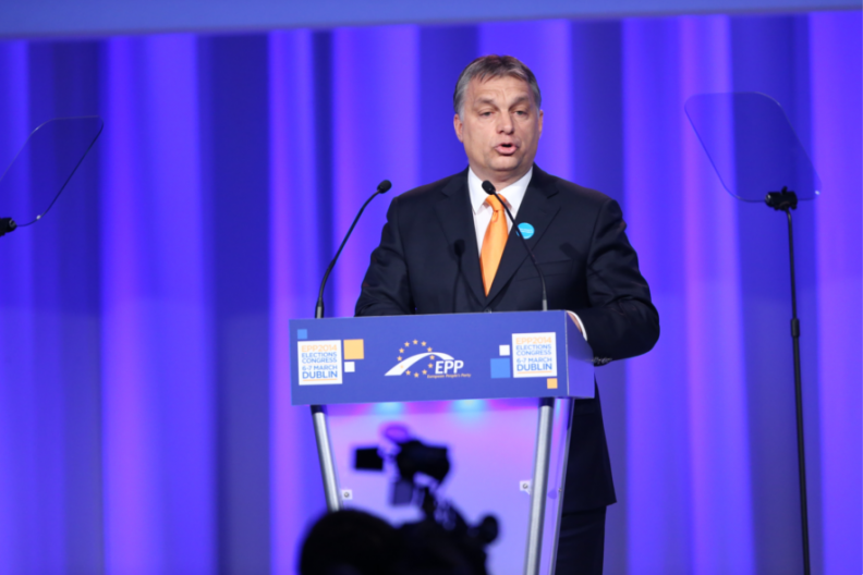 Viktor Orbán, przewodniczący zwycięskiej, narodowej i konserwatywnej partii Fidesz na Węgrzech. / Źródło: Flickr.