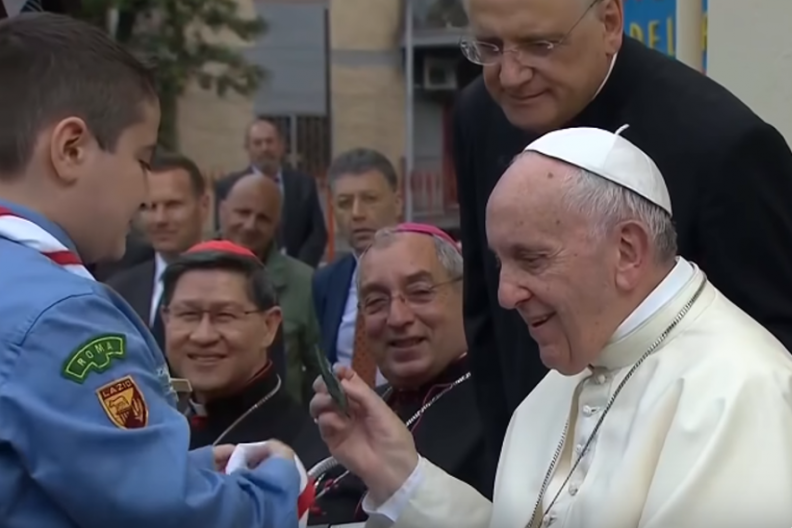 Ojciec Święty Franciszek podczas niedzielnego spotkania z wiernymi rzymskiej parafii Tor de’ Schiavi. / Źródło: Catholic Sat / YouTube