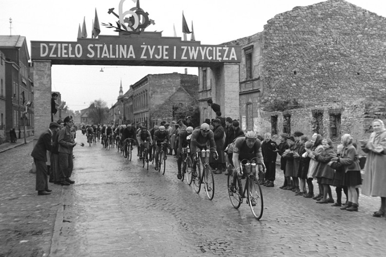 Polska, 05.1953 r. VI Wyścig Pokoju. Fot.: PAP