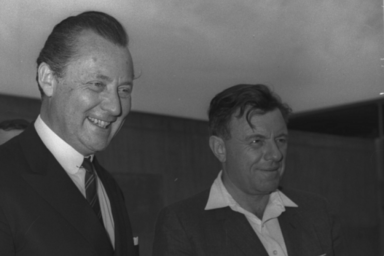 Axel Springer (z lewej) oraz burmistrz Jerozolimy Teddy Kollek podczas uroczystości w Jerozolimie w 1966 r. Fot.: Israel National Photo Collection
