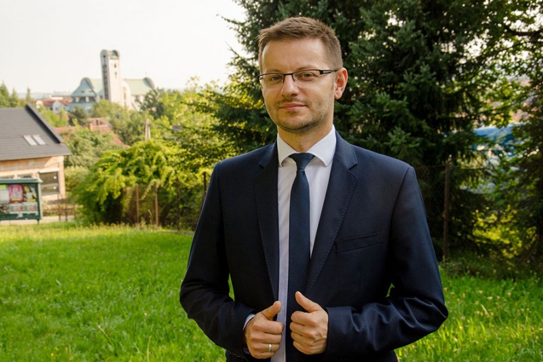 Burmistrz Wadowic Bartosz Kaliński.