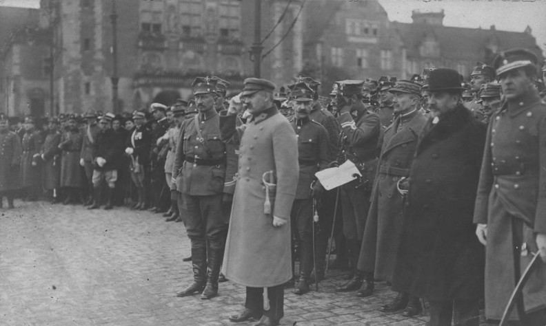 Wizyta Naczelnika Państwa Józefa Piłsudskiego w Poznaniu 27 października 1919 r. Na lewo od gościa gen. Józef Dowbor-Muśnicki.