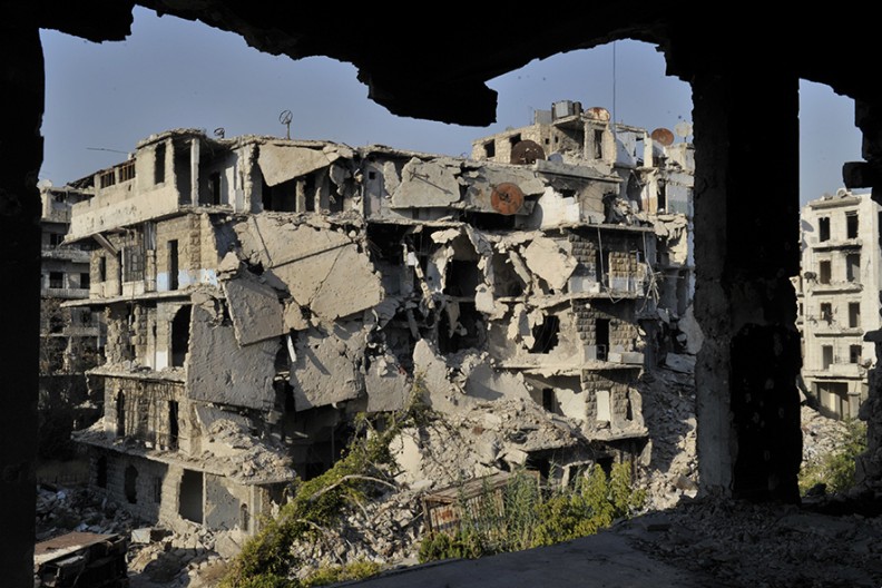 Ruiny Aleppo, miasta w północno-zachodniej Syrii Fot. Adam Bujak / album Tragedia Aleppo