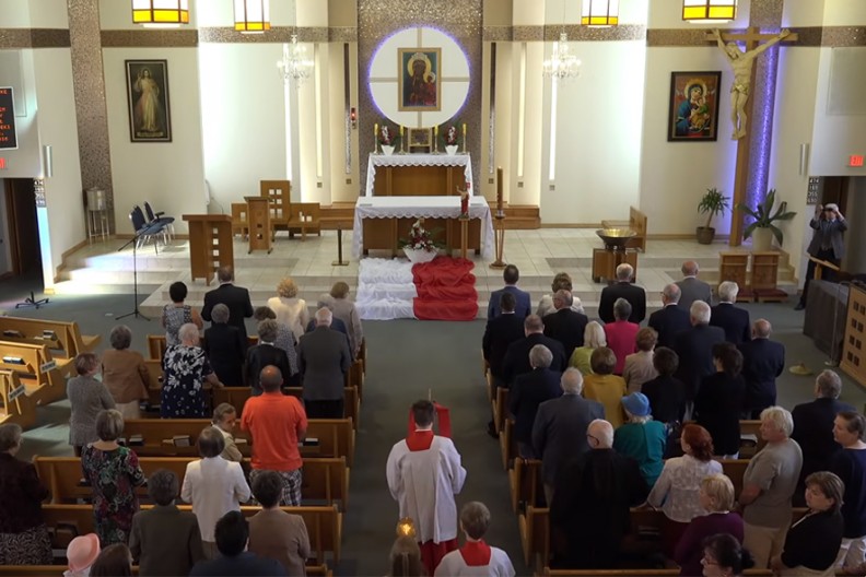 Kościół Matki Bożej Królowej Polski w Edmonton podczas Mszy św. za Ojczyznę.  