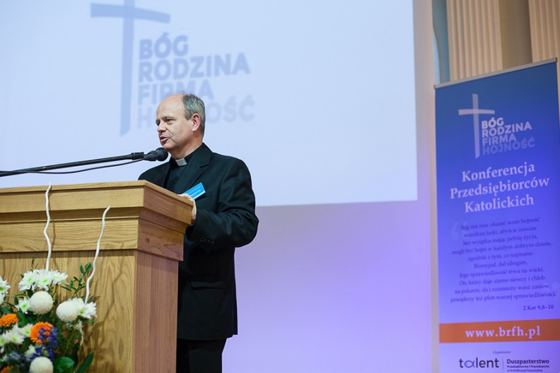 Ks. dr Rafał Ostrowski podczas ubiegłorocznej Konferencji Przedsiębiorców Katolickich.