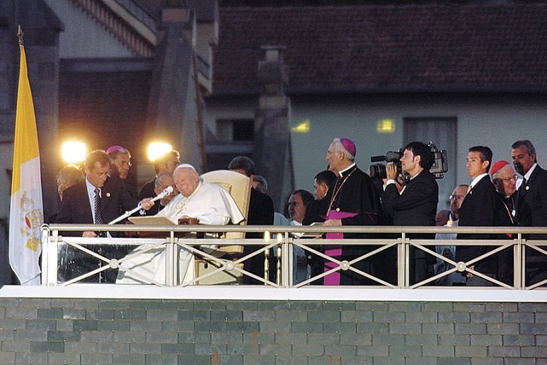 Sierpień 2004 Pielgrzymka Św. Jana Pawła II do Lourdes we Francji.  Fot. Archiwum Białego Kruka