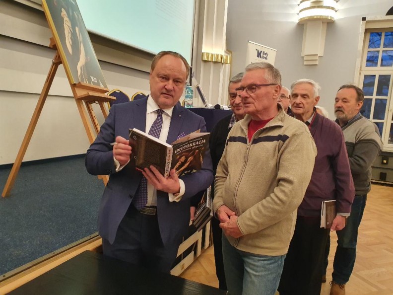 Janusz Szewczak podczas premiery książki 