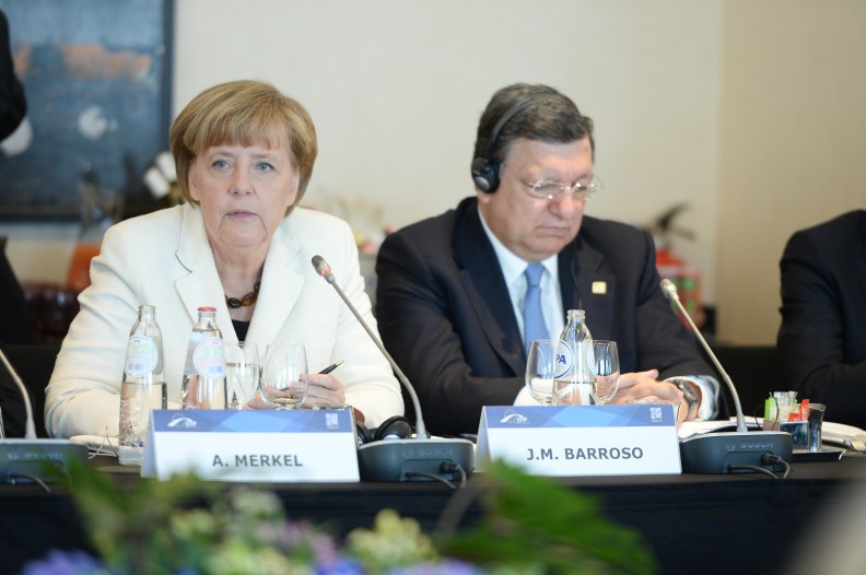 Kanclerz Niemiec Angela Merkel i były przewodniczący KE José Manuel Barroso.