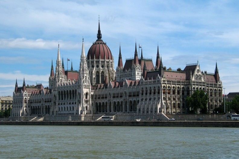 Budynek parlamentu w Budapeszcie. fot. by monyesz1 - Indafotó, CC BY-SA 2.5 hu, https://commons.wikimedia.org/w/index.php?curid=17147039