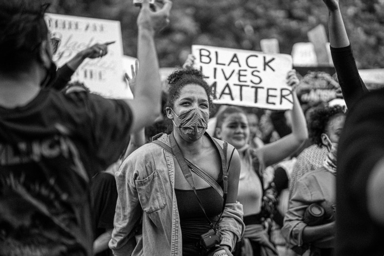 Kontrowersyjne protesty Black Lives Matter spowodowały m.in. dyskusje na temat przeprosin za zjawisko niewolnictwa. fot. Pexels