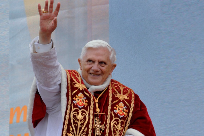 Benedykt XVI podczas Pielgrzymki Apostolskiej do Polski w 2006r. fot. Adam Bujak z albumu 