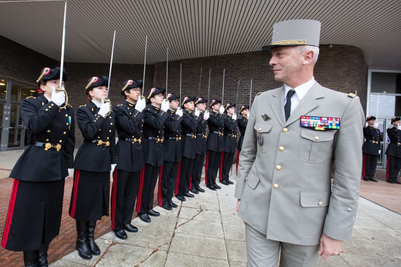 gen. François Lecointre na jednym z paryskich uniwersytetów, fot. by Jérémy Barande / Ecole polytechnique Université Paris-Saclay, CC BY-SA 2.0, https://commons.wikimedia.org/w/index.php?curid=64712210