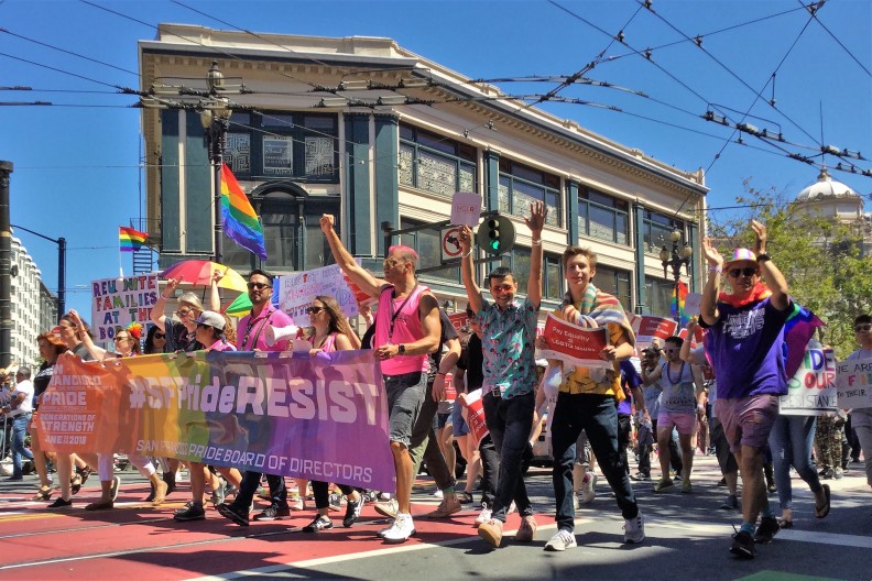Środowiska LGBT, które rzekomo walczą o tolerancję, same jednak najczęściej nie potrafią się nią wykazać. Na zdjęciu parada w San Francisco w 2018 r. Fot. Wikipedia, Samuel Wantman - Own work, CC BY-SA 4.0, https://commons.wikimedia.org/w/index.php?curid=70220251