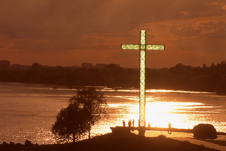 Krzyż na tamie we Włocławku, upamiętniający tragedię z 19 października 1984 r..