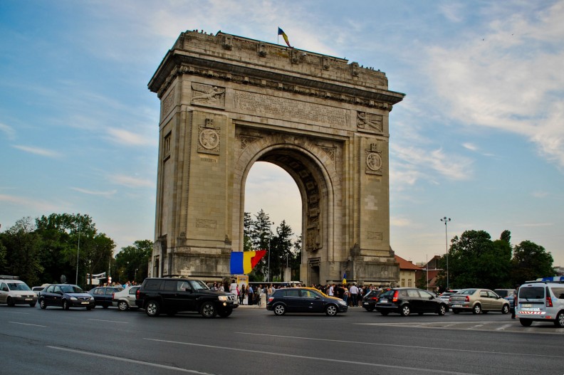 Łuk Triumfalny w Bukareszcie, stolicy Rumunii. Fot. autorstwa Alexandra Belu - Praca własna, CC BY-SA 3.0 ro, https://commons.wikimedia.org/w/index.php?curid=21257597