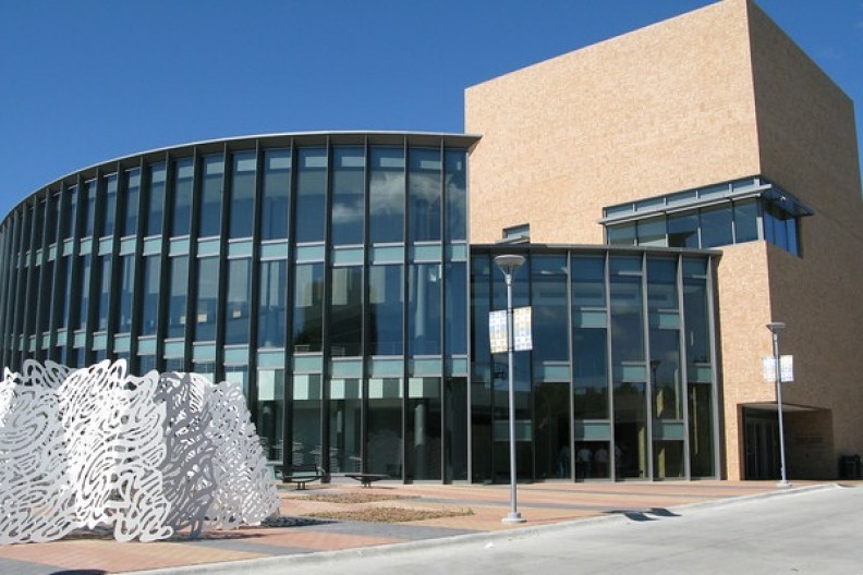 Coraz więcej uniwersytetów zostaje zdobytych przez lewicowe ideologie. Na zdjęciu jeden z budynków University of Nebraska. fot. Wikipedia 