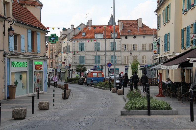 Miasto pozornie wygląda na spokojną miejscowość... fot. Par Benjamin Smith — Travail personnel, CC BY-SA 3.0, https://commons.wikimedia.org/w/index.php?curid=16136750