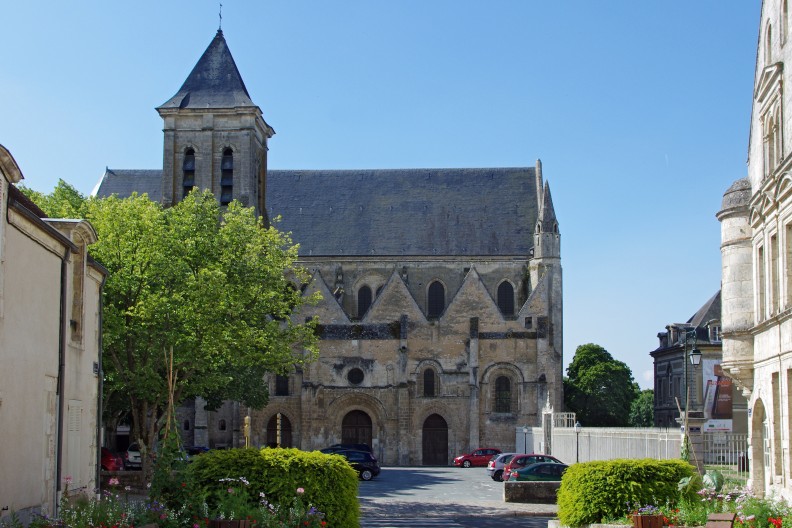 Zabytkowy kościół pw. Marii Magdaleny w Châteaudun, fot. par Daniel Jolivet — Châteaudun (Eure-et-Loir), CC BY 2.0, https://commons.wikimedia.org/w/index.php?curid=64124761